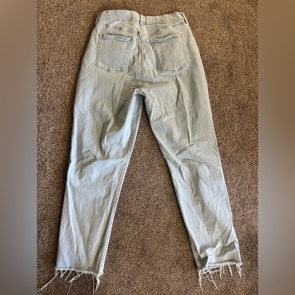 Women’s Old Navy extra high-rise curvy straight Distressed Light Blue Jeans - Picture 5 of 7